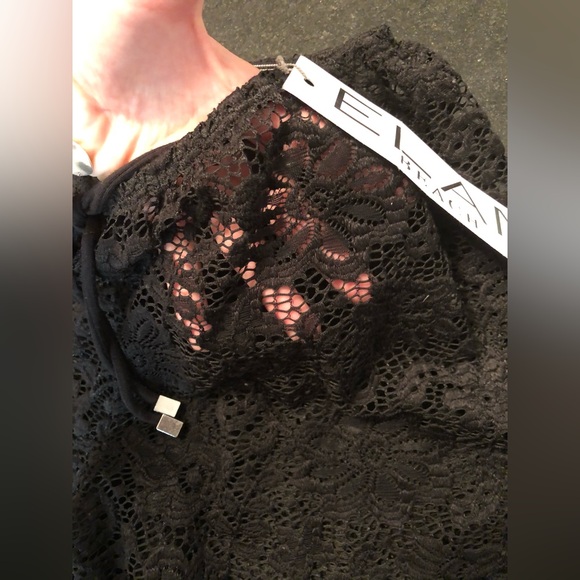 Black lace beach short - Picture 3 of 3